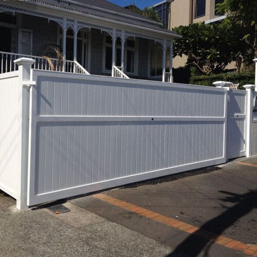 hamton-pvc-fencing-sliding-gate fencing-brisbane